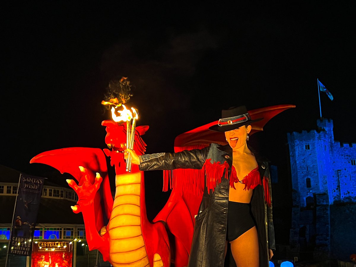 CardiffXmasFest's tweet photo. Angie Sylvia 🔥 one of the world-class stars of Castellana, takes on the dragon at @cardiff_castle  

If you want tickets for the 'hottest show in town' be quick, we've also got two shows on New Years Eve 🎆 

🎟 Tickets: https://t.co/JnHPL3YW5i https://t.co/9PuYcJ0FI3