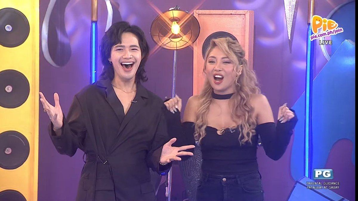 jmcarcoochie's tweet image. Advanced Merry Christmas na, advanced happy 7th monthsary pa sa ating nightly tambayan, #PIENightLong! Ready na ako makiambag sa mga chikahan nina #AaronManiego and @Karen_Bordador habang nasa Alapaap ang mga nasa EHeads concert! Rakenrol ka-troPIE! @iampieofficial