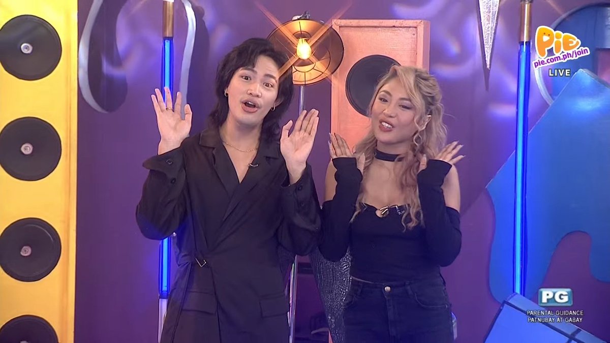 jmcarcoochie's tweet image. Advanced Merry Christmas na, advanced happy 7th monthsary pa sa ating nightly tambayan, #PIENightLong! Ready na ako makiambag sa mga chikahan nina #AaronManiego and @Karen_Bordador habang nasa Alapaap ang mga nasa EHeads concert! Rakenrol ka-troPIE! @iampieofficial