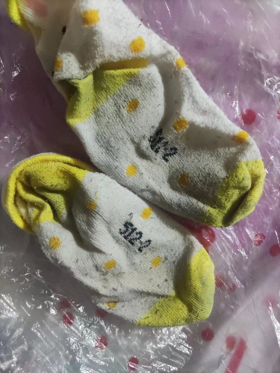 YangDC15's tweet photo. 一对四川母女的原味，妈妈和女儿都是大汗脚，通过某鱼上开发的，适合重口味的玩家，需要可以私或者添加微信。 https://t.co/zwT4H1Ybnf