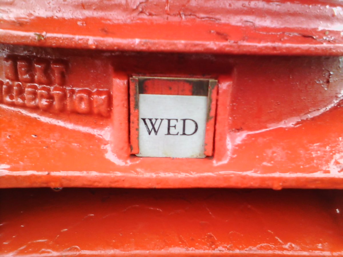 Nelgumford's tweet photo. I went out for a walk at lunchtime and I saw this on a letterbox. #ItsThursdayToday #ItsNotAMistake It's going to be fuller than me on Christmas afternoon, if that's possible. https://t.co/mTU742Pdee