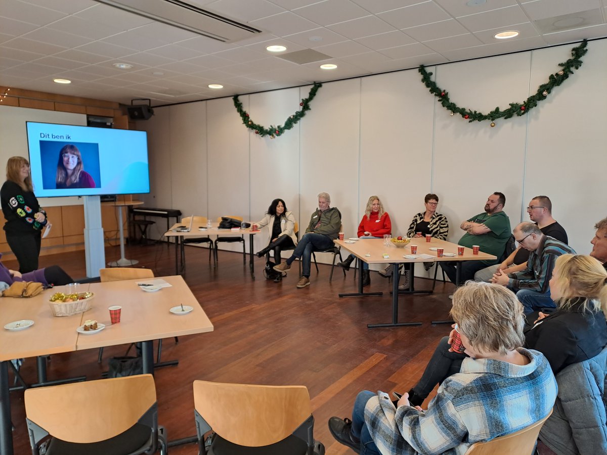 verweijanpieter's tweet photo. Wanneer werd je zo geraakt dat het moment je altijd bijblijft? En hoe bepalend is dat moment voor latere keuzes? Ik word vaak geraakt door de #levensverhalen van anderen; vandaag ook weer.

https://t.co/WyRrZq4Qu5

#ervaringsdeskundigen-dag @chatmetchris @VoorkomNL https://t.co/I439fubSj5