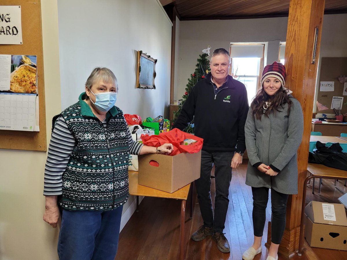 SylviteAg's tweet photo. This holiday season Sylvite donated $30,000 to local foodbanks in the communities in which we do business. Totaling over $75,000 the past 3 years. History has shown that working together, supporting each other is  what truly makes a difference in our communities. #ontag #foodbank https://t.co/4gpRSBcukI