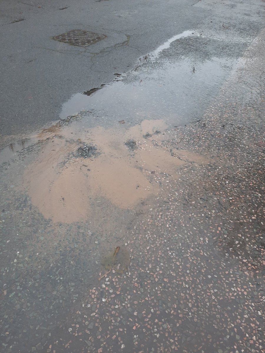 What is happening <a href="/thameswater/">Thames Water 💧</a> ? I have reported this leak but the website states " no reports" and have contacted you twice but no response. This leak will fracture soon, there are now 3 bubbling holes <a href="/lb_southwark/">Southwark Council</a> SE15RH  #bermondsey
