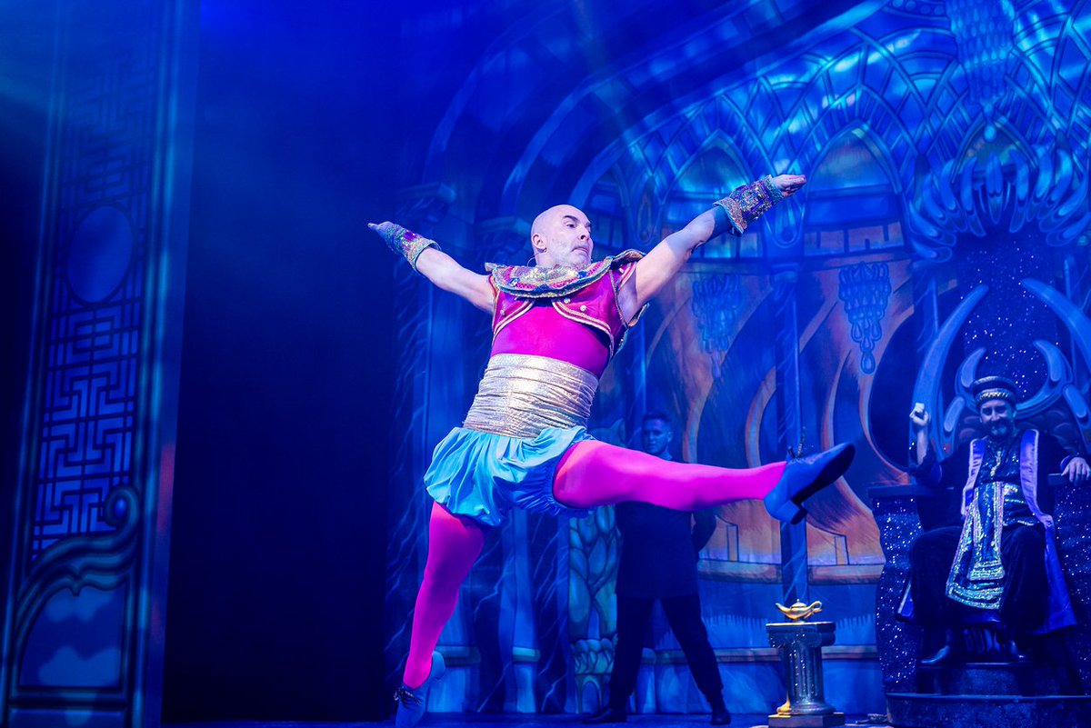 SnapperWes's tweet image. Part 2 - Well it's that time of year again! I've been photographing @CreweLyceum Aladdin pantomime.
Great cast - very funny!, incredible lighting all under the roof of a gem of a theatre.
@TrafalgarEnt @Imagine_Theatre #pantocrewe #commercialphotographer