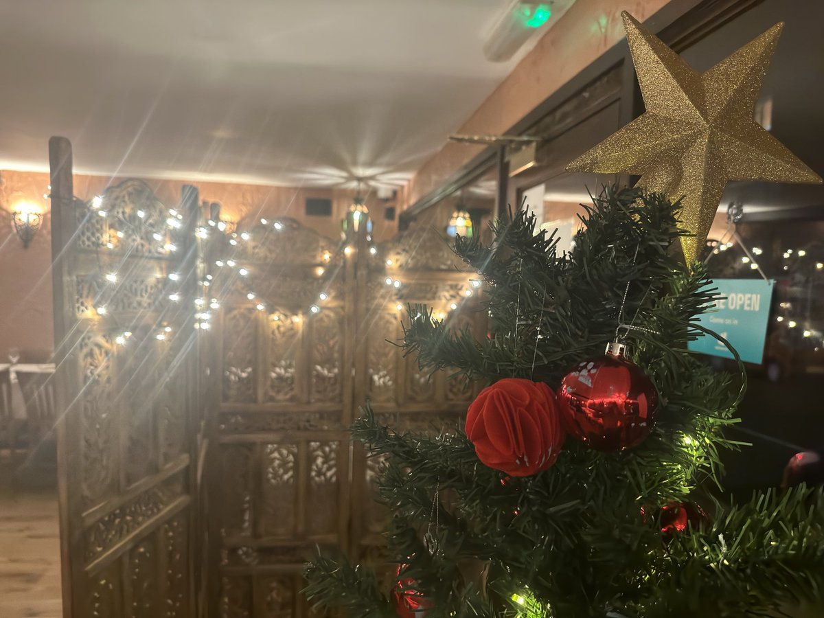 thefarncombe's tweet photo. Dear Patrons,
It’s festive time…
We’ll be closed on Christmas Day, however will be open again as normal as from Boxing Day evening...
Sorry for inconvenience. 
Merry Christmas and Happy New Year #2023 https://t.co/bKPVLD0Kh7