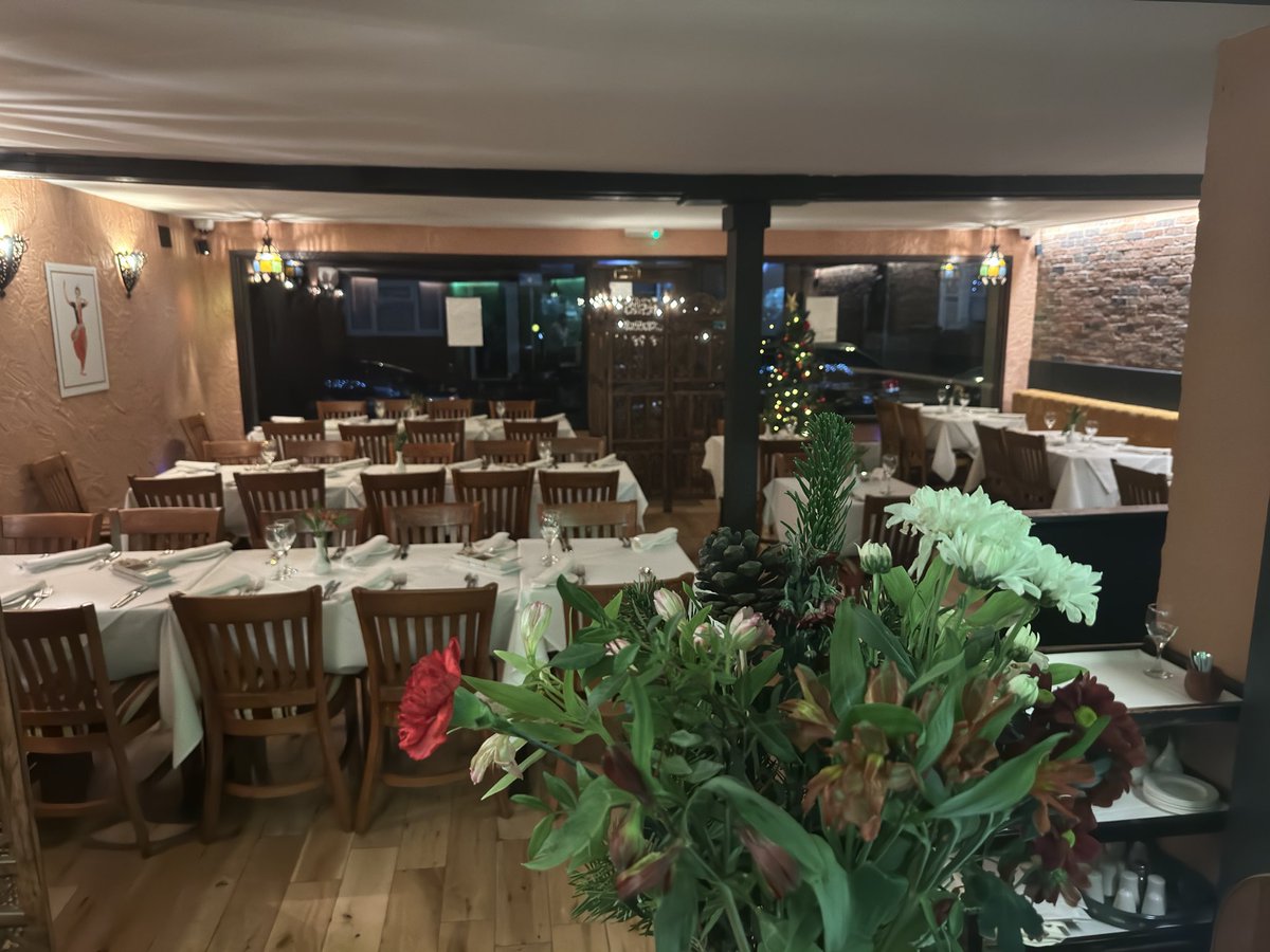thefarncombe's tweet photo. Dear Patrons,
It’s festive time…
We’ll be closed on Christmas Day, however will be open again as normal as from Boxing Day evening...
Sorry for inconvenience. 
Merry Christmas and Happy New Year #2023 https://t.co/bKPVLD0Kh7