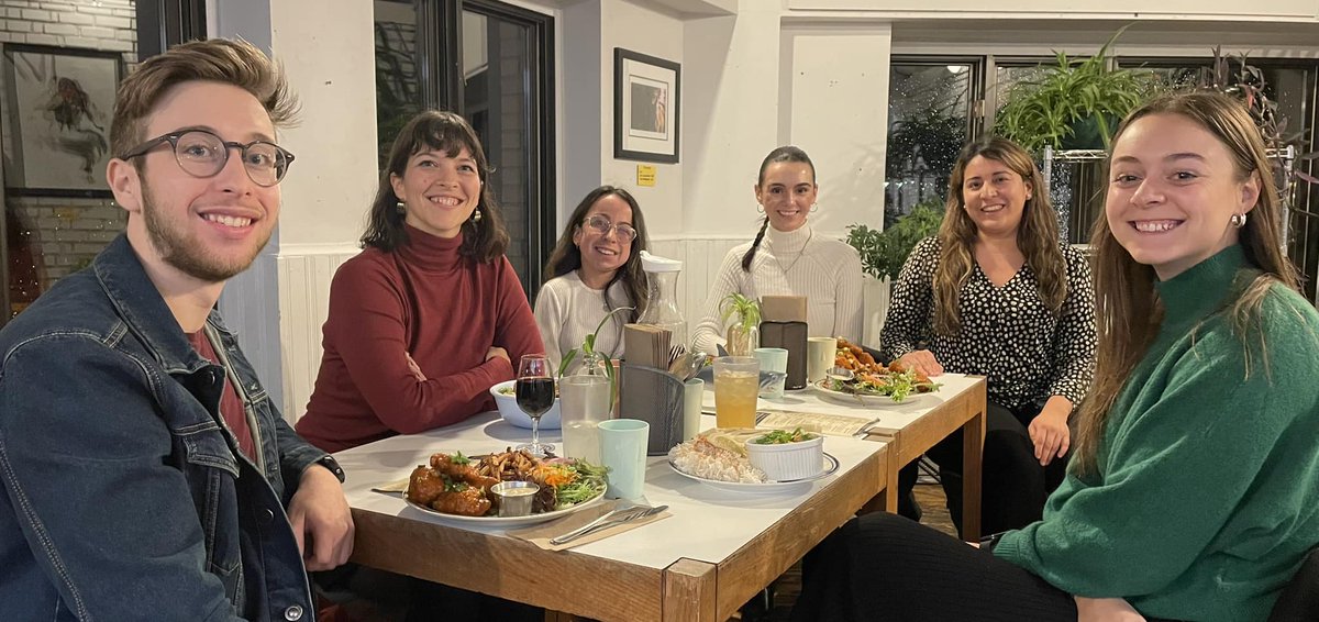 🎄Plusieurs membres du labo à notre célébration de fin de l’année! Merci de nous suivre. Nous vous souhaitons un temps des fêtes heureux &amp; en santé✨
/
🎄Many lab members at our end-of-the-year celebrations! Thanks for following us. We wish you a happy &amp; healthy holiday season✨