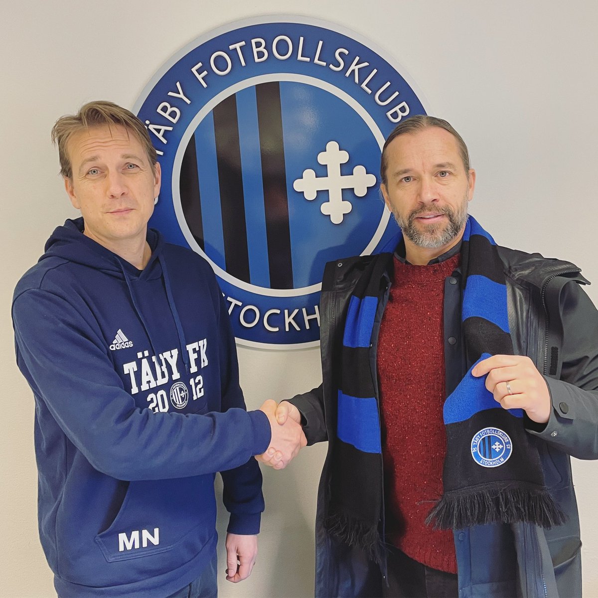 Tabyfkherr's tweet photo. 🖋️✅Välkommen Lukas Syberyjski! Lukas blir ny huvudtränare för herrlaget. 

Mer info kommer på hemsidan.

#ettanfotboll #ettan #tfk #fotboll #täbyfk #helatäby #blåsvart #norrort #coach #tränare https://t.co/mb5UqLYoMM