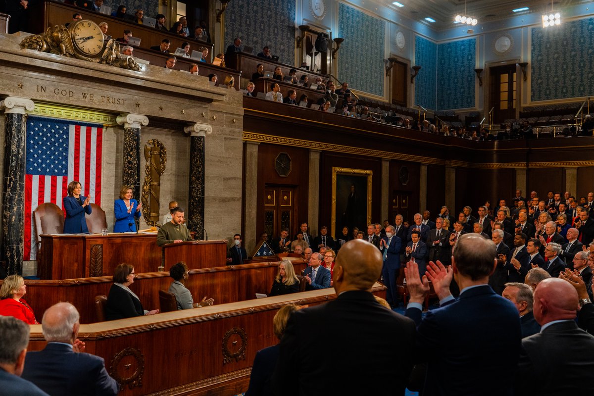 SpeakerPelosi's tweet photo. Last night, @ZelenskyyUa delivered an address to Congress about the determination of the Ukrainian people and inspired us with his message of unity, courage &amp; resilience in the face of Russian aggression.

In defending their Democracy, they are fighting for Democracy everywhere. https://t.co/IyW8ZRATx5