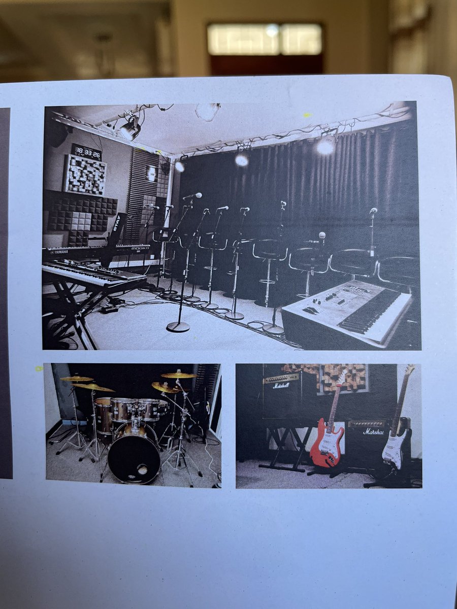 Wakazi's tweet photo. @haddypro 👌🏾👌🏾

jamaa wana space za kufanyia mazoezi ya bendi. Yaani hata full orchestra inatosha.

Pia wanafanya live recording… ukitaka andaa live album. 

Na Wanafanya set up za stage, sound, na kurecord live events as well. https://t.co/8lUZlygLCN