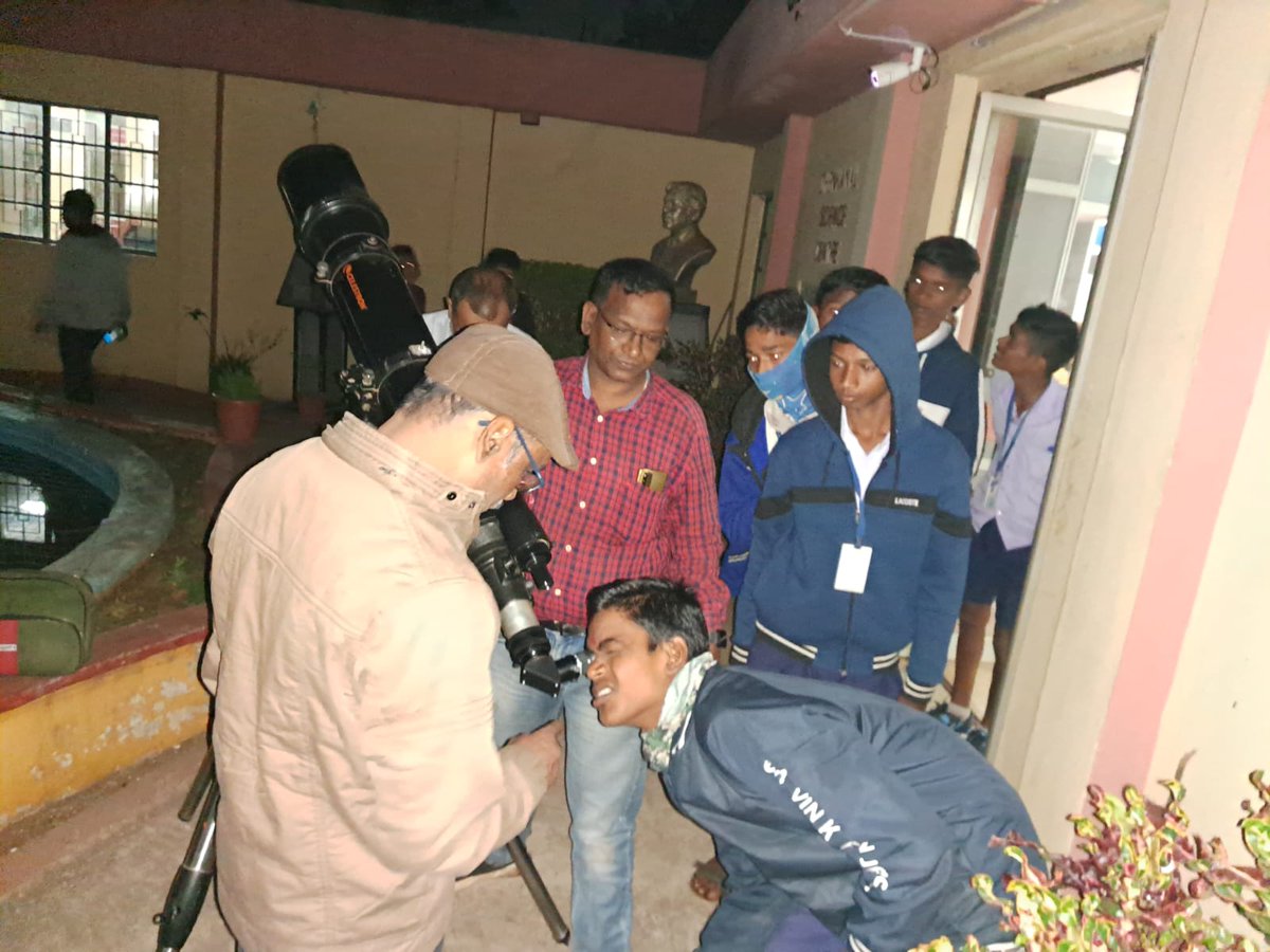 FunScienceDkl's tweet photo. Sky Observation Programme today at @FunScienceDkl , a unit of @ncsmgoi
#AmritMahotsav
#skyobservationprogramme https://t.co/EQ10y3oZhX