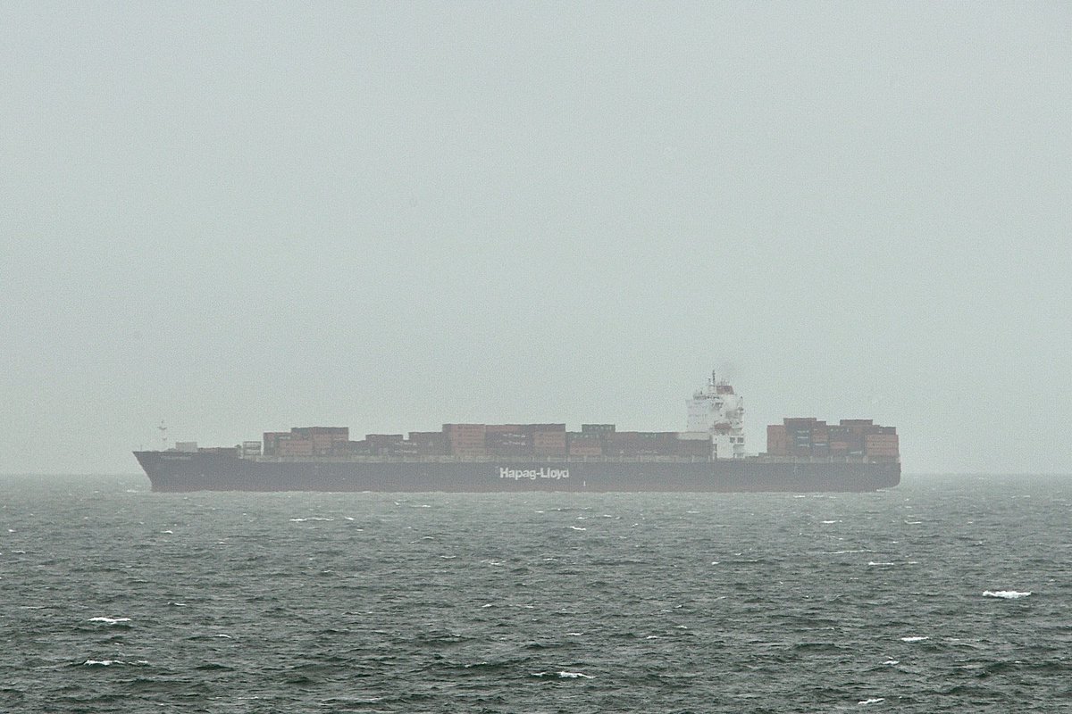 johnmorgan726's tweet photo. The FOS EXPRESS, IMO:9348699 en route to Norfolk, Virginia, flying the flag of Liberia π±π·. #HapagLloyd #ContainerShip #FOSExpress #ShipsInPics https://t.co/w11RZF64B9