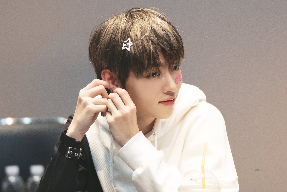 725poem's tweet photo. 221127 블루드림미디어 BDM 팬사인회

반짝반짝✨

#이협 #LEEHYEOP #드리핀 #DRIPPIN https://t.co/iVRbz8kgpE
