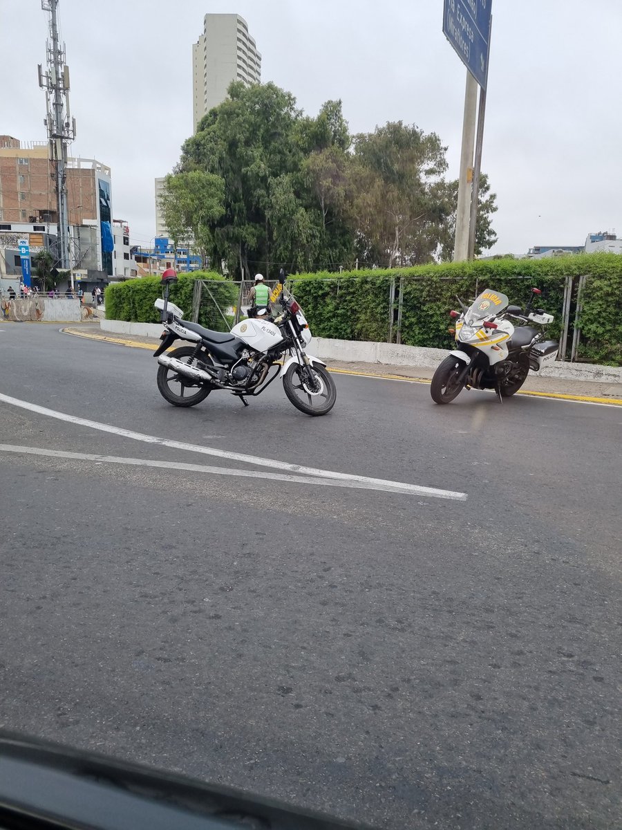 muricard's tweet photo. @Latina_pe PNP cierra ingreso a la vía expresa de un momento a otro!... caos total por todos lados! @PoliciaPeru en hora punta!!! 😡 https://t.co/dKMmsaRfa4