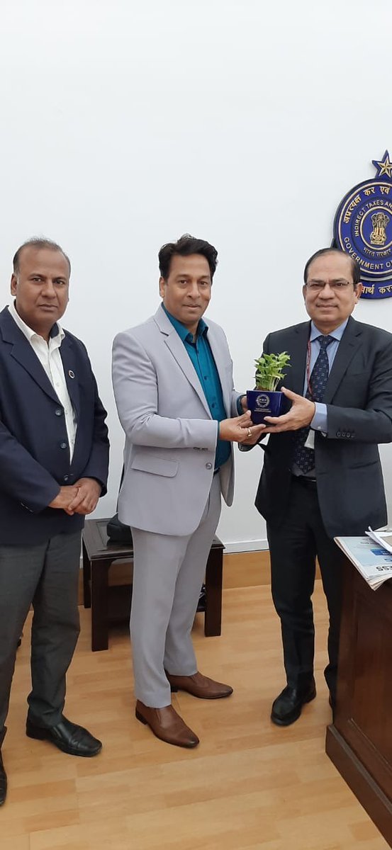 phdchamber's tweet photo. Mr. Bimal Jain, Chair Indirect Tax Committee, PHDCCI met Mr. Sanjay Kumar Agarwal, Special Secretary and Member, CBIC for a discussion on GST issues.

#PHDCCI #Discussion #GSTIssues #GST https://t.co/eIiLqFouB3