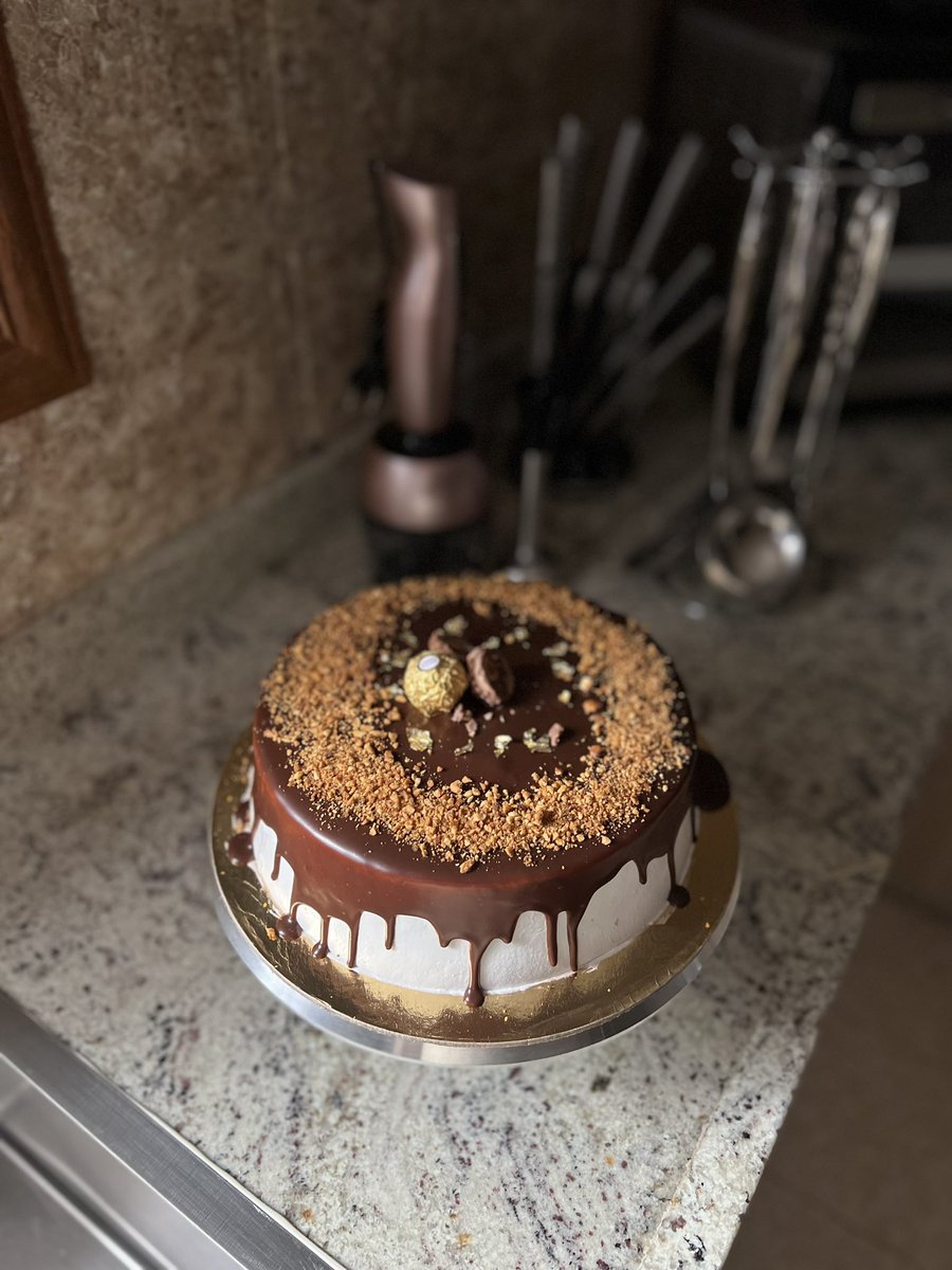 alicooljadar's tweet photo. كيك الفيريرو 🍫 https://t.co/MISoKdhSQa