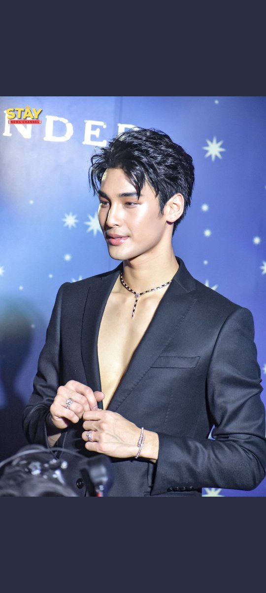 porscheforkinn's tweet photo. If they were interviewing Porsche and asked about Kinn: Yes, me and Kinn are happy together.. He doesn't kill people that often anymore. Except when he 's jealous of me... But it's okay.. 

BVLGARI WITH NATTAWIN

#BVLGARIxApo 
#BulgariSerpentiLightUp https://t.co/rhkkwOZw1k