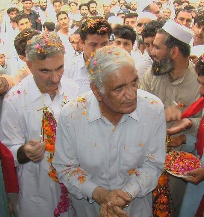 بشير بلور شهيد د خپل قام او خاورے اتل دے ـ 
مونږ ټول امن ښوښى به ٸے تل تر تله ياد ساتو ـ
جنتونه ٸے نصيب شه ـ آمين