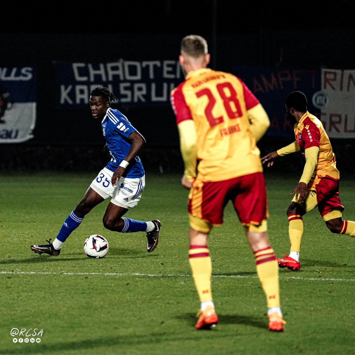 RCSA's tweet photo. 🍼 #RCSAKSC (1-1) I 𝐋𝐞𝐬 𝐣𝐞𝐮𝐧𝐞𝐬 𝐩𝐨𝐮𝐬𝐬𝐞𝐬 𝐝𝐞 𝐥'𝐀𝐜𝐚𝐝𝐞́𝐦𝐢𝐞
🔛 Plusieurs jeunes joueurs de la #RacingMutestAcadémie ont pris part aux dernières 45 minutes de la rencontre face au @KarlsruherSC 👀 https://t.co/pmw2GkwWMZ
