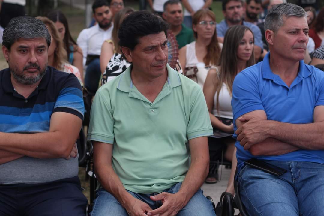 Sec_Educ's tweet photo. Se hizo entrega de un reconocimiento y presente a entrevistadores, entrevistados, equipo técnico audiovisual, capacitadores y quienes trabajaron arduamente en busca de la construcción de la memoria colectiva en nuestra ciudad.
#EsDerecho #EsEducacion 
@gobderiocuarto @jmllamosas https://t.co/QVigjfhuC6