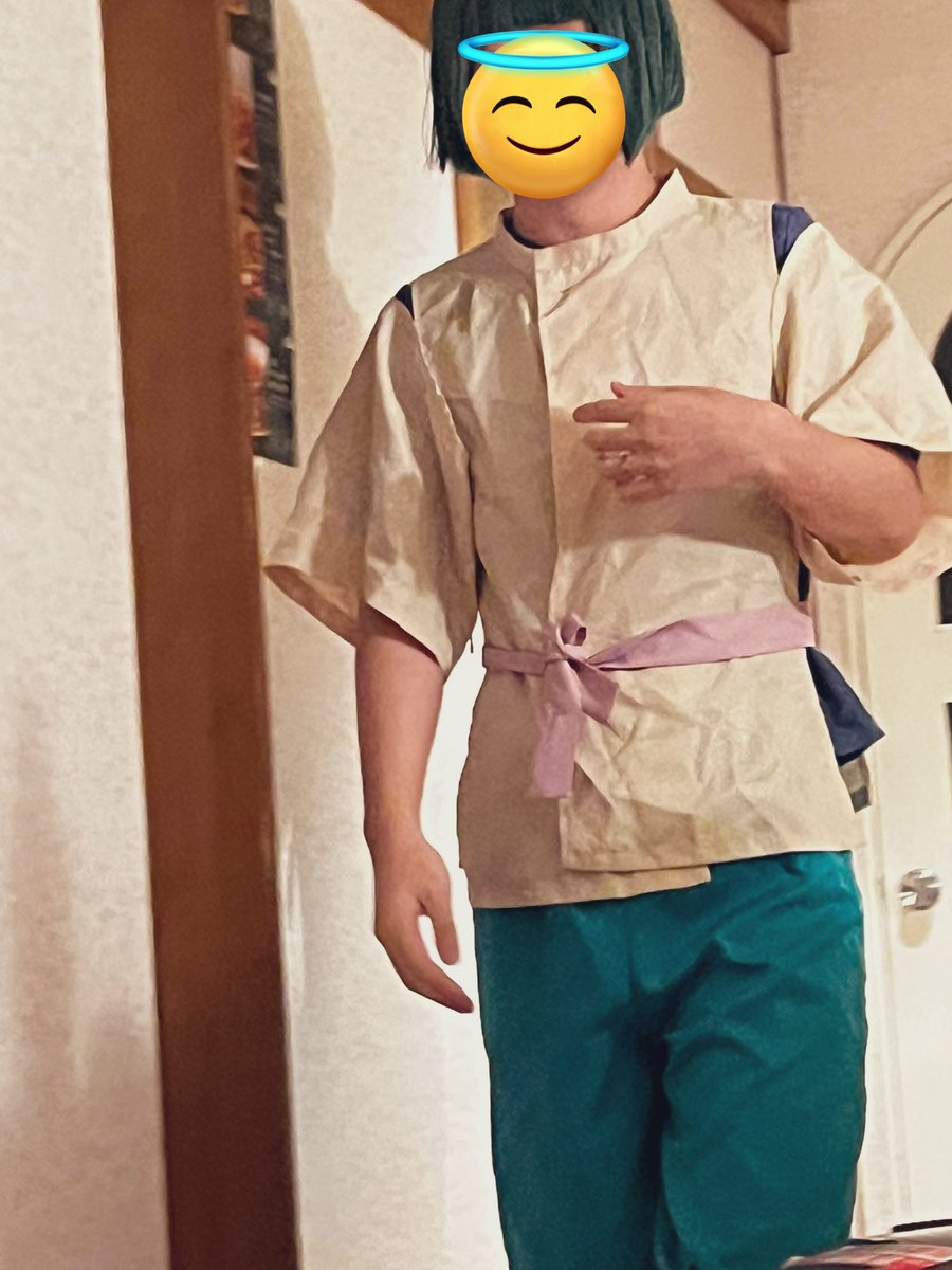 「私が昔コスプレイヤーしてた時に着てたハク様の衣装、捨てるのもったいないから旦那に」|霧島のイラスト