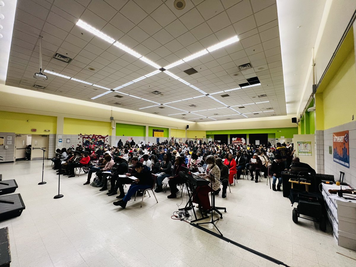 MrBretWoodley's tweet photo. Packed hours at FLICS for Holiday Happenings! #weareFLICS https://t.co/VodMyEpVqr