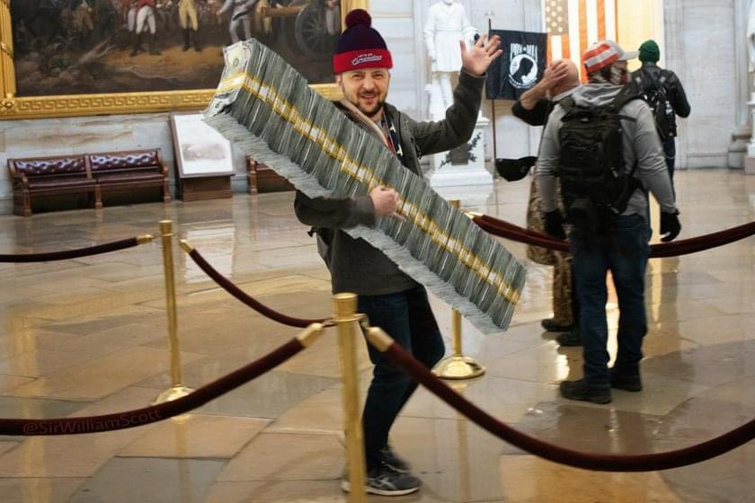 Zelensky spotted this morning at the Capitol on his way back to Kiev