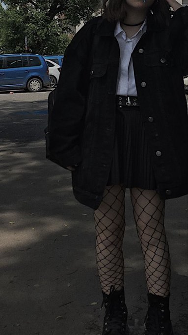 Como vcs podem perceber, eu tenho uma grande confus&atilde;o interna  Cada outfit pra cada personalidade da<a href="/tag/novafotodeperfil"class="tags"><span>#novafotodeperfil</span></a>