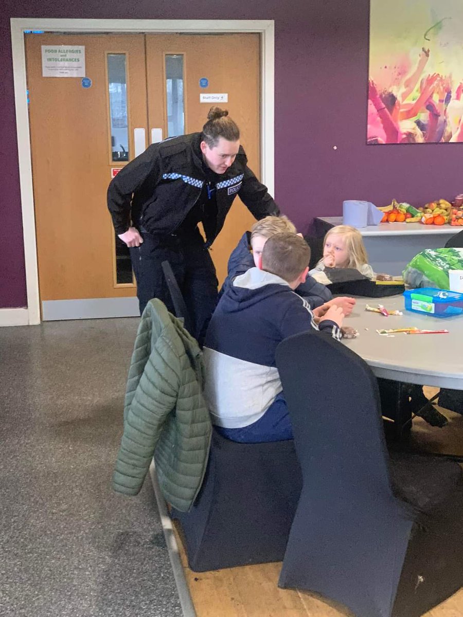 mrsjanebrown's tweet photo. Joining Dwayne Mckenzie and the children at camp at Richings Park Sports Club @richings_park this morning was the #IVERS #NHPT #C9853 PCSO Eloise Waring #C6801 PCSO Roy Fisher.
They had come to engage with the children.
@tvp_southbucks https://t.co/sxttqY9ity