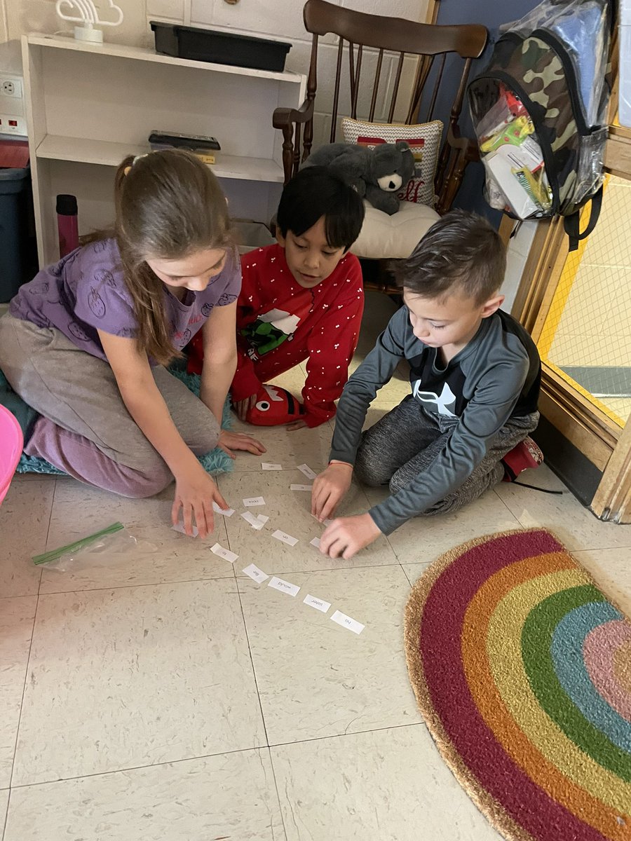 Teamwork and critical thinking for a sentence unscramble x 2!