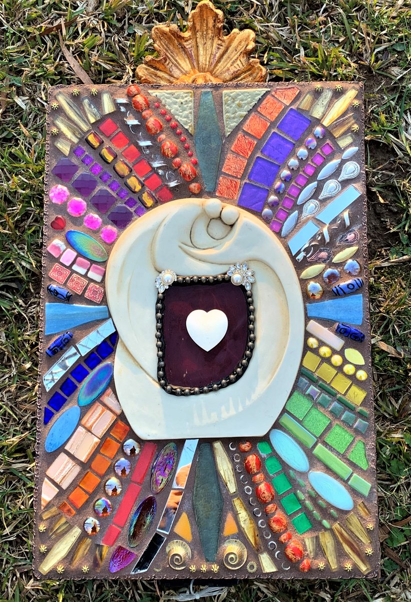 OCAGnc's tweet photo. Unity~ Heart of Compassion [Lighted Altar Box] by Theresa Arico. See this and more at the #ocagnc Holiday show at the @OCNCArts Eno Mill Gallery, open Dec 2-28 #mosaic  #ncarts #altarbox https://t.co/IfN1PLpBuW