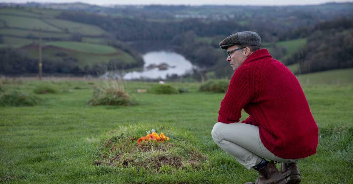 SharphamTrust's tweet photo. "It brings me some peace to see the wonderful vistas around this spot...Birdsong, and the almost ever-present breeze rushing through the trees &amp; long grasses adds a peaceful susurrus"  - person visiting their father’s grave this month at Sharpham Meadow.
#naturalburials #Totnes https://t.co/dT1NfUNNkl