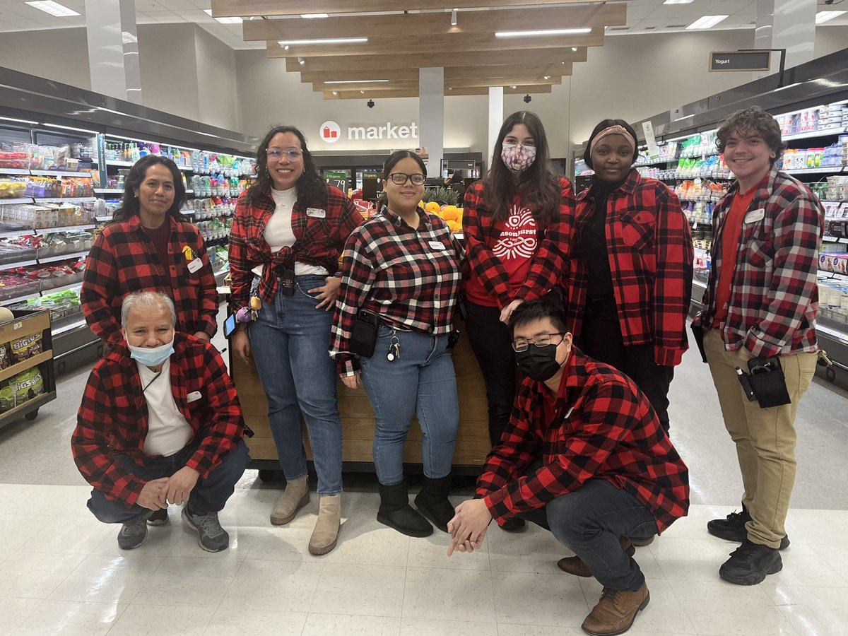 LeslieTGT's tweet photo. Flannel day with the team🎄✨ our team is ready for the last #Christmas rush!! #Target #T3276 #FlannelDay #FFFevent #CareGrowWin #Q4 https://t.co/HhidGT7axq