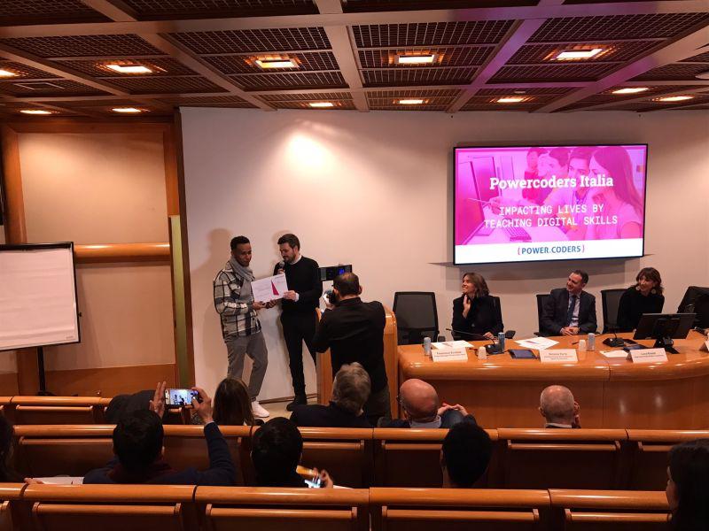 EnelGroupIT's tweet photo. Si è svolta ieri la Cerimonia di Consegna dei Diplomi di #Powercoders, la prima accademia di programmazione informatica per rifugiati e NEET di cui siamo partner, per promuovere percorsi che favoriscano nuove opportunità di #crescita, formazione e lavoro. #EnelUp4Education https://t.co/8DAvYyPI2v