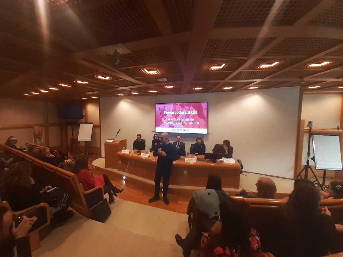 EnelGroupIT's tweet photo. Si è svolta ieri la Cerimonia di Consegna dei Diplomi di #Powercoders, la prima accademia di programmazione informatica per rifugiati e NEET di cui siamo partner, per promuovere percorsi che favoriscano nuove opportunità di #crescita, formazione e lavoro. #EnelUp4Education https://t.co/8DAvYyPI2v