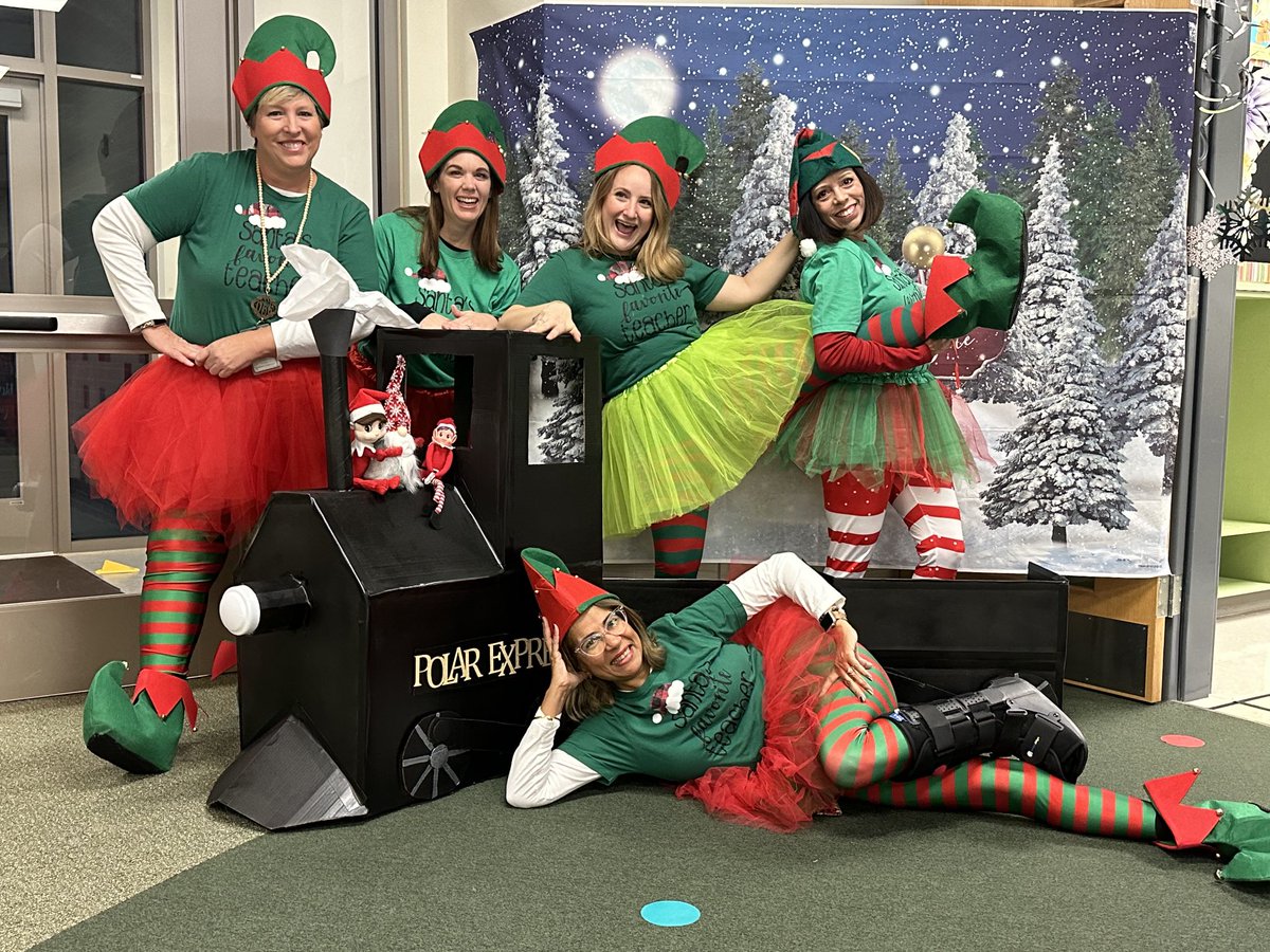 FahrneysFriends's tweet photo. Happy Holidays from the kinder team!  ⁦@McSpeddenES⁩ https://t.co/jt3VreOvBQ
