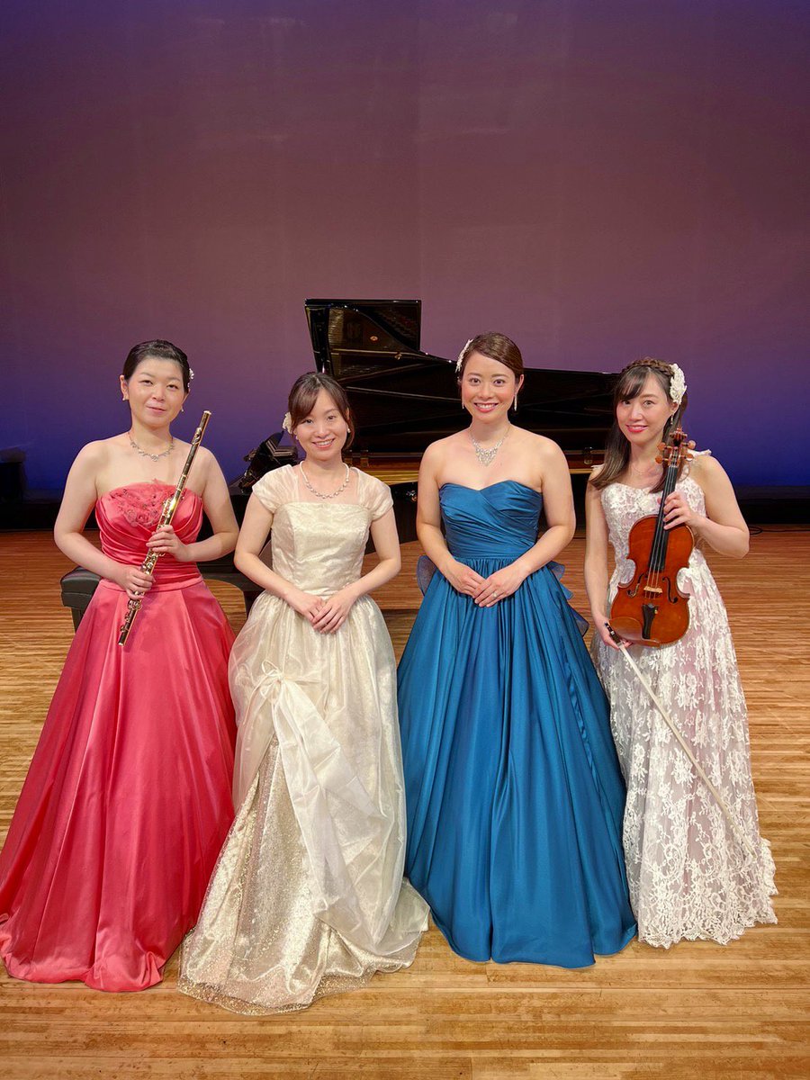komodool's tweet photo. 先日小美玉でのこもどーるクリスマスコンサートが無事に終演しました🎄
今年も満員御礼で、感謝の気持ちでいっぱいです🍀
本当にありがとうございます💛
またここで演奏できますように🐇♫ https://t.co/APp84skKHW