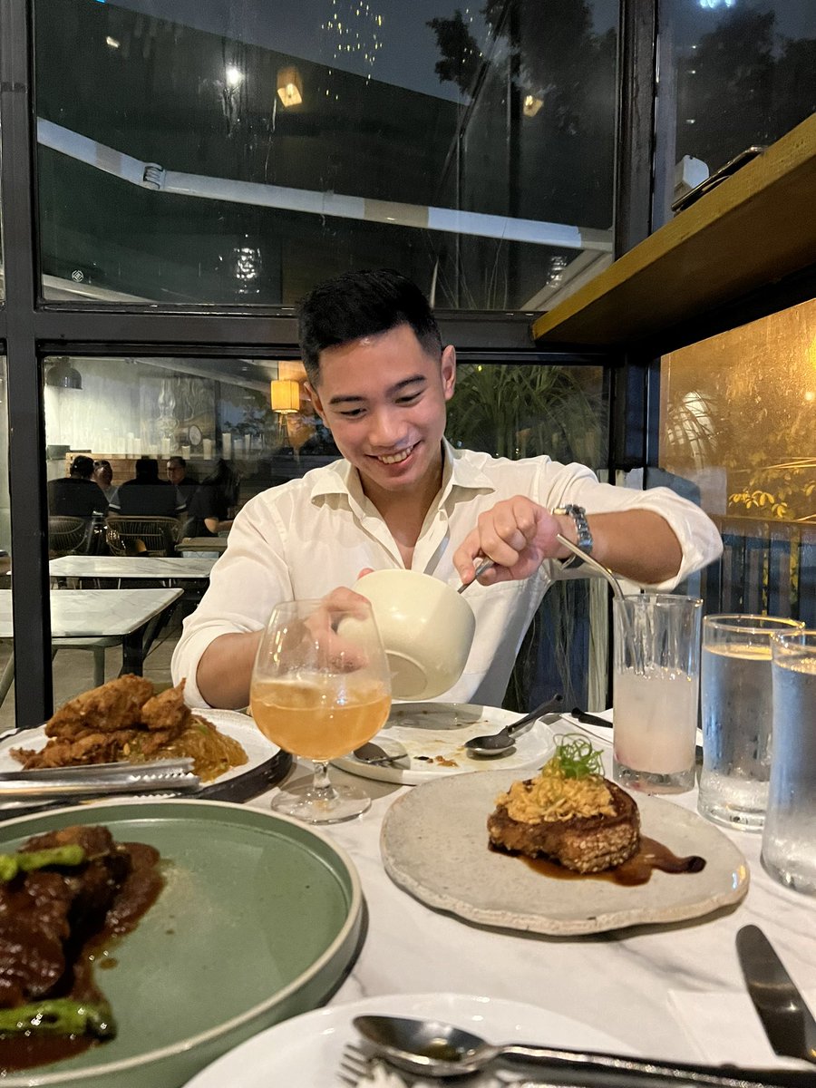 jmtumanguil's tweet photo. My dinner was extra tasty last night. The food was amazing too. https://t.co/088W4pfw5R