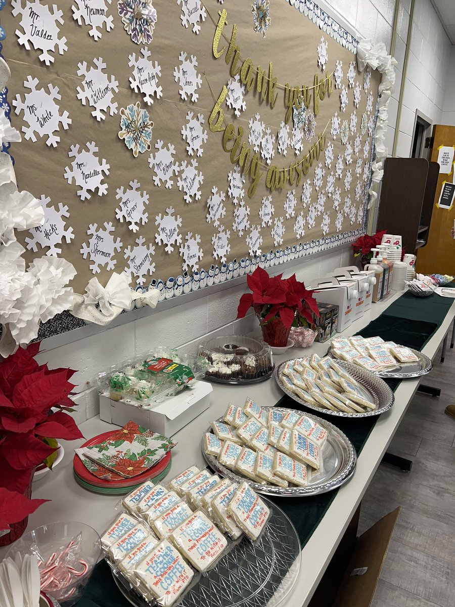 ms_devitto's tweet photo. Thank you to our PTO for a festive morning!! @RobertsvilleES @MTPSNJ https://t.co/EApCgTa9Rc