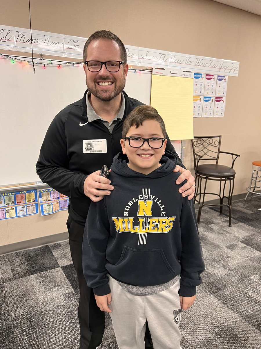 gingerjimenez's tweet photo. A huge shout out to @MayorJensen for visiting Mrs. Reks’ 4th grade classroom at White River this morning! The students loved learning what a Mayor does and the donuts were a nice bonus! 🍩#goingplaces https://t.co/q36DBHFSC6