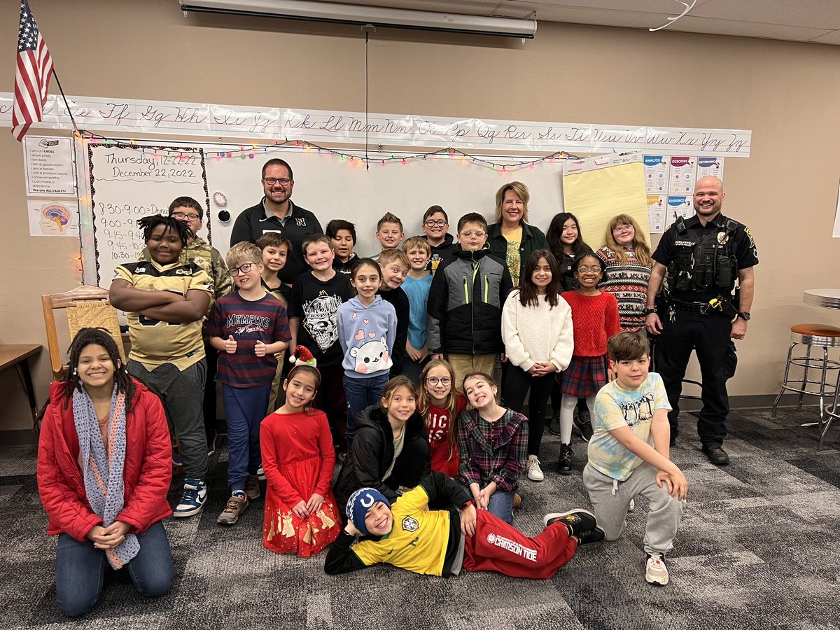 gingerjimenez's tweet photo. A huge shout out to @MayorJensen for visiting Mrs. Reks’ 4th grade classroom at White River this morning! The students loved learning what a Mayor does and the donuts were a nice bonus! 🍩#goingplaces https://t.co/q36DBHFSC6