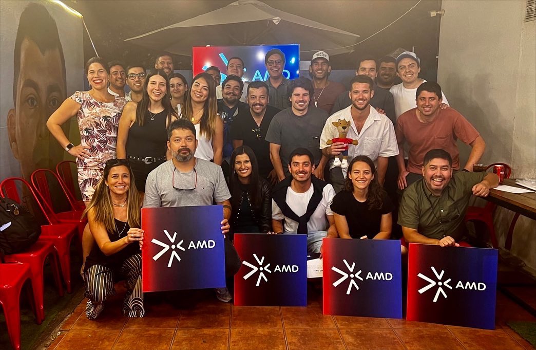 amd_chile's tweet photo. Gran cierre 2022 con los soci@s de @amd_chile en la que premiamos las mejores iniciativas postuladas, las que buscan mejorar la gestión deportiva de nuestro país. Les deseamos una gran finalización de año y que podamos seguir creciendo como asociación 💪🏼por un increíble 2023 🎉 https://t.co/9LEqStSNLr