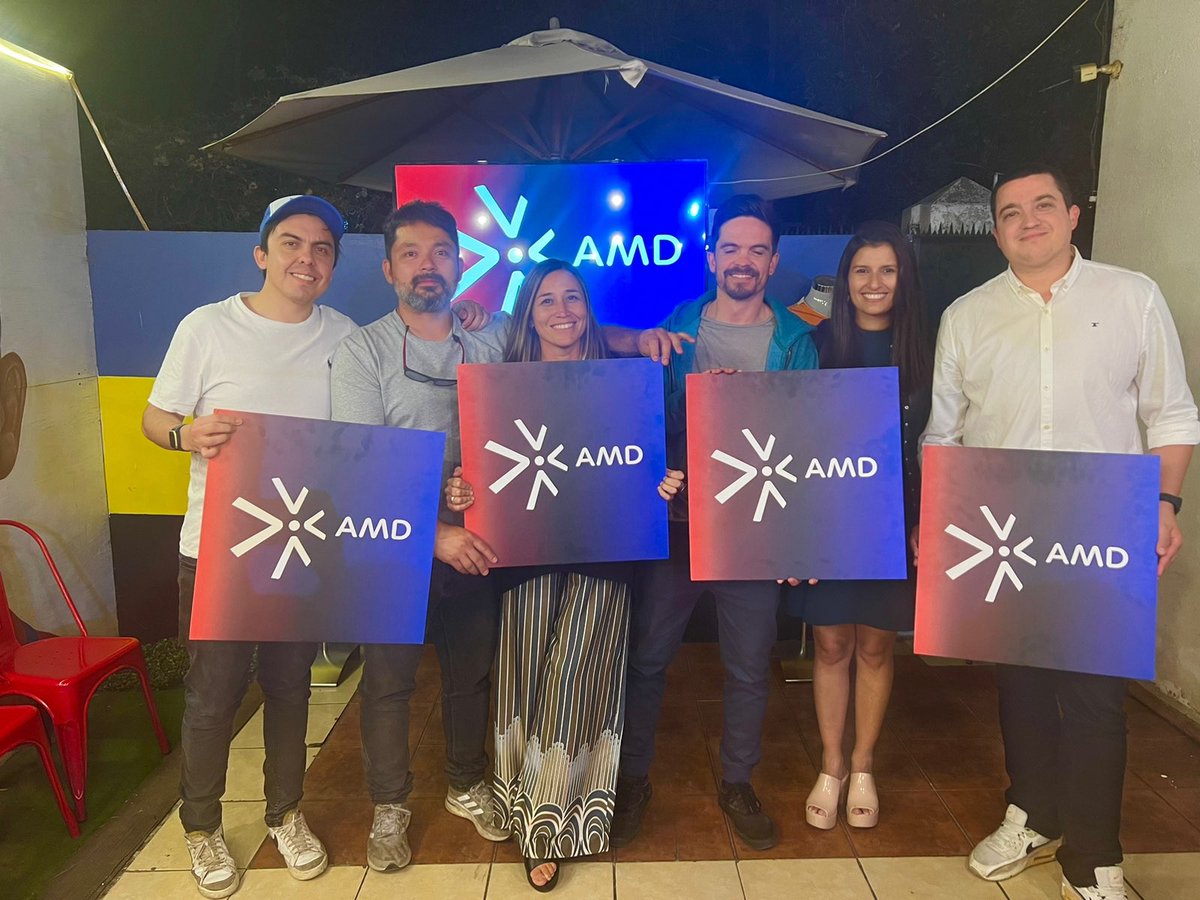 amd_chile's tweet photo. Gran cierre 2022 con los soci@s de @amd_chile en la que premiamos las mejores iniciativas postuladas, las que buscan mejorar la gestión deportiva de nuestro país. Les deseamos una gran finalización de año y que podamos seguir creciendo como asociación 💪🏼por un increíble 2023 🎉 https://t.co/9LEqStSNLr