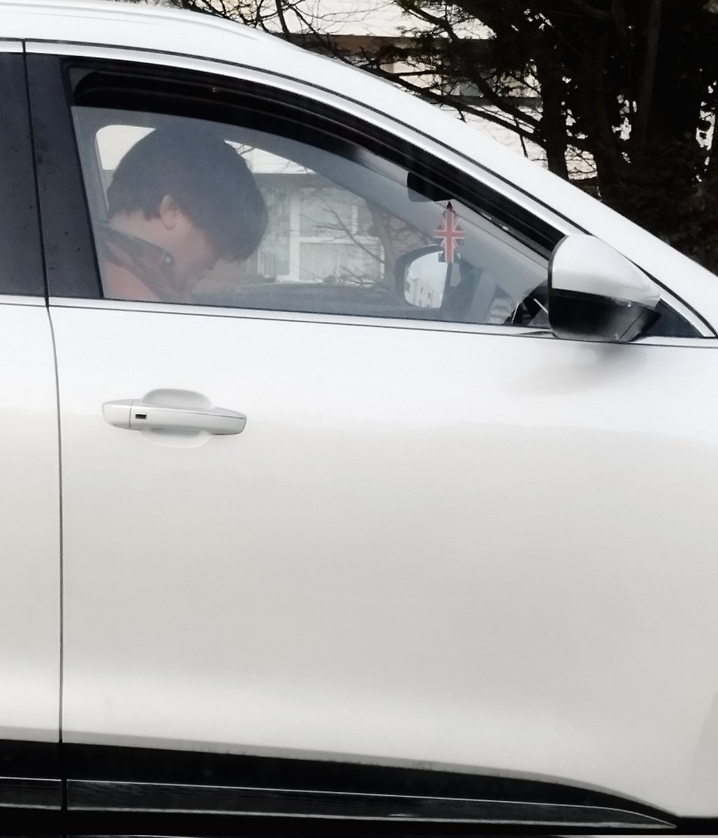 MRutterUK's tweet photo. When you spot @McInTweet in Cosham yesterday but too busy playing Candy Crush so I couldn't get an autograph 😭 #Cosham #Portsmouth #celebrity #lookalike #michaelmcintyre #spotted #fun #omg #mcintyre https://t.co/lAeY3PwDN6