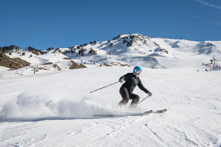 johanmoa's tweet photo. ¡La temporada de ski ha comenzado! En #MeliaSolyNieve vivirás la experiencia perfecta: Nieve, nieve y más nieve y el lugar perfecto para disfrutar y desesterarse ¿Te apuntas? ☃️❄️ #SoulMatters #WeAreMelia https://t.co/QeKzA03m1U