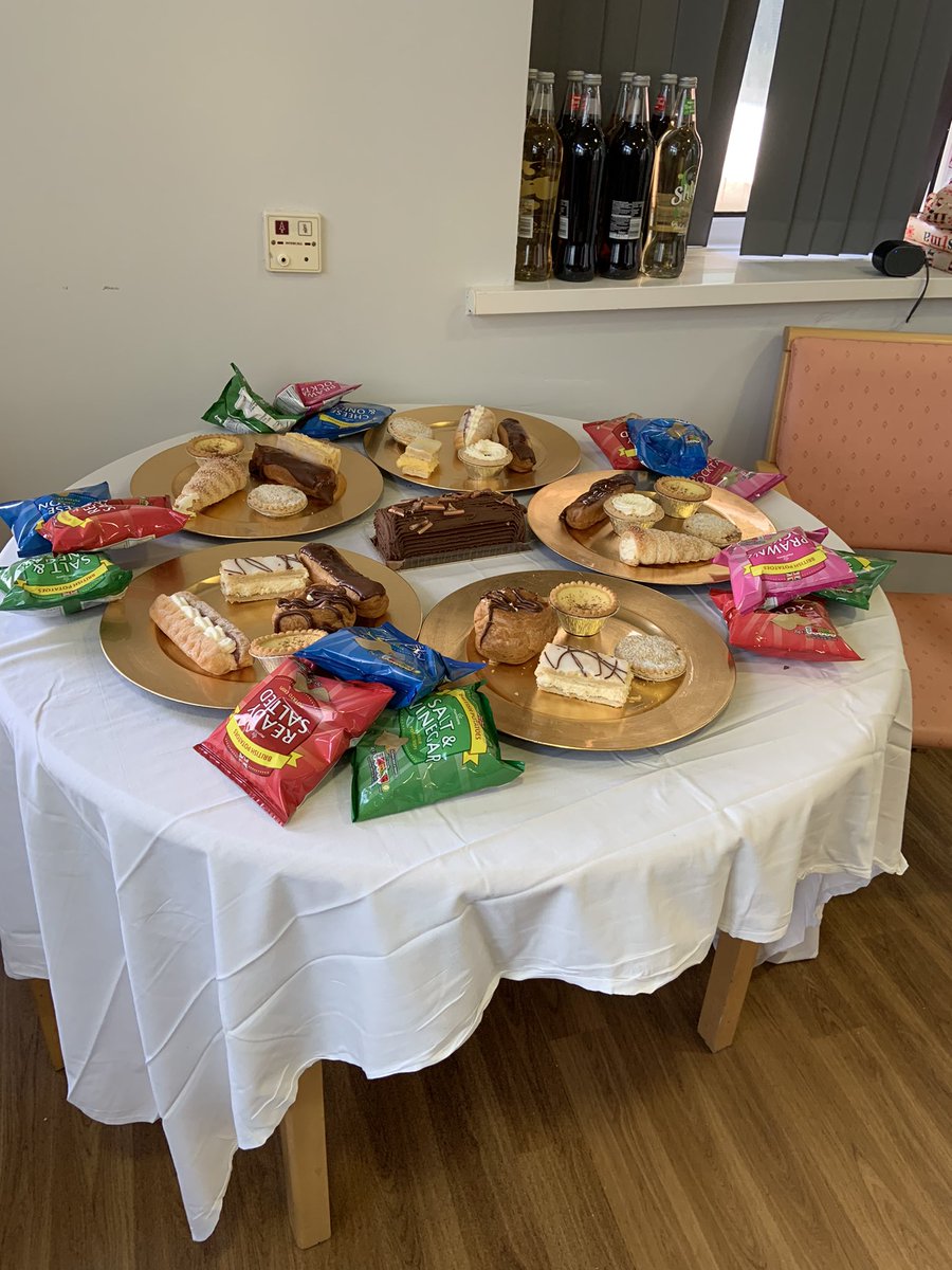 GinaWils2106's tweet photo. The Christmas party was in the ward yesterday, all patients and staff enjoyed a lovely afternoon with games, cakes and prizes. Well done Leah on winning the food hamper
#PennineCareNHS
#nicbee13 https://t.co/WTlx8Nots6
