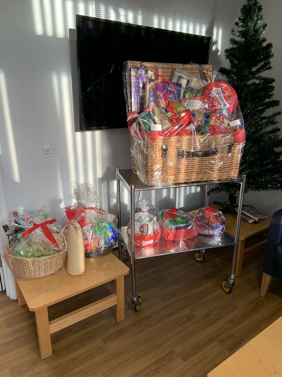 GinaWils2106's tweet photo. The Christmas party was in the ward yesterday, all patients and staff enjoyed a lovely afternoon with games, cakes and prizes. Well done Leah on winning the food hamper
#PennineCareNHS
#nicbee13 https://t.co/WTlx8Nots6