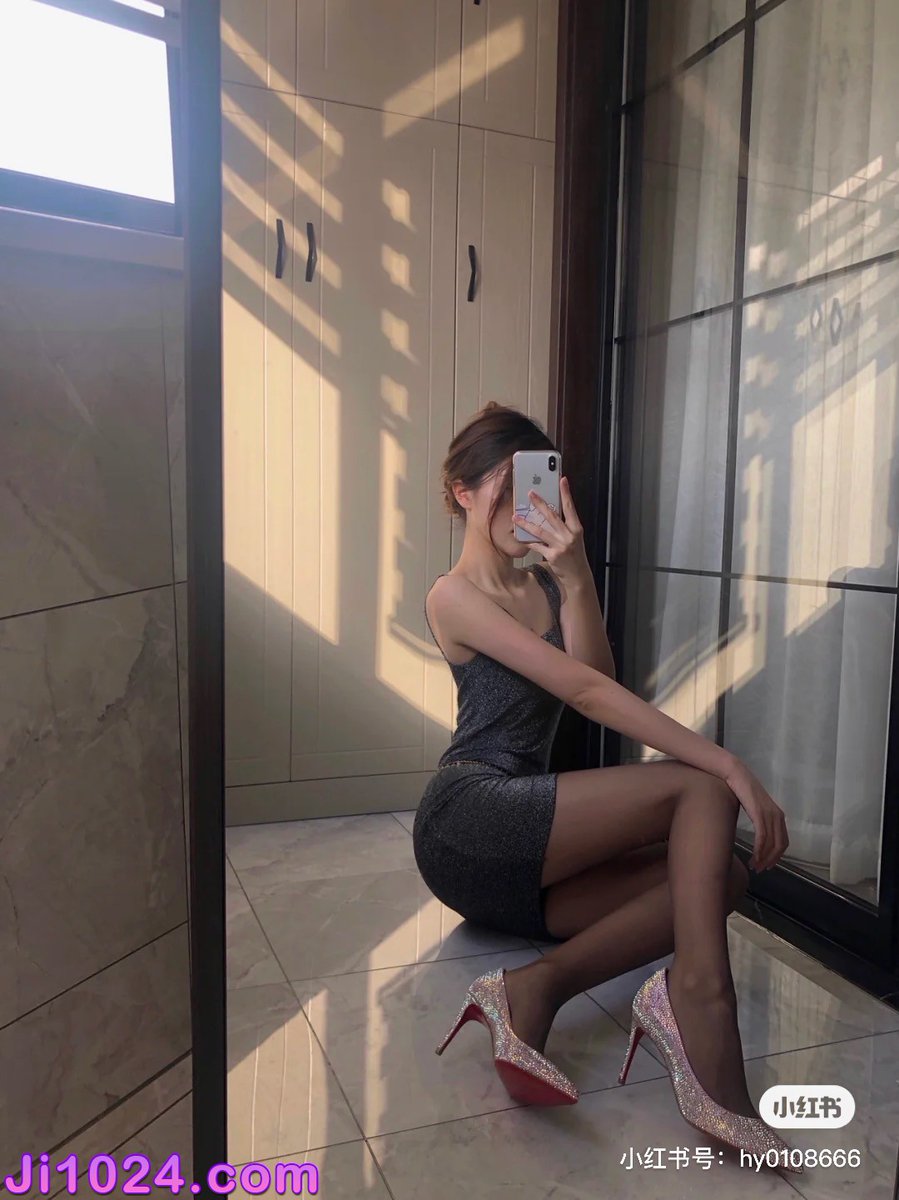 Ji1024com's tweet photo. 极图网·Ji站【极度诱惑】024期：https://t.co/1iw9lr801N
#美图 #美女图片 #纯欲风 #性感 #美乳 #长腿 #身材 #瑜伽裤 #OL #街拍 #美腿 #跟拍 #高跟鞋 #高跟控 #细高跟 #尖头细高跟  #白领 #heels #包臀裙 https://t.co/lwygnk9dOB