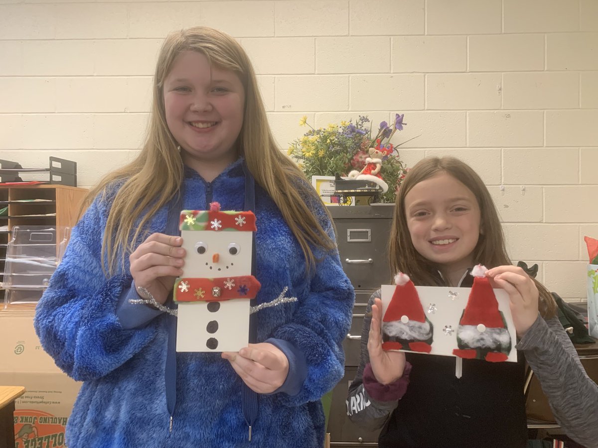 KimClancy7's tweet photo. Holiday craft day in science!  Creativity at its finest!! ☃️ #glcsMS https://t.co/aAJVxSe7El